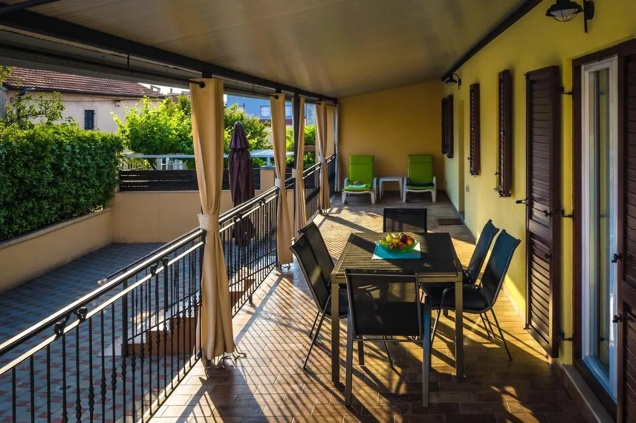 Vacation House Maria, Big Garden, Private Parking Vinkuran 0*,  Croatia
