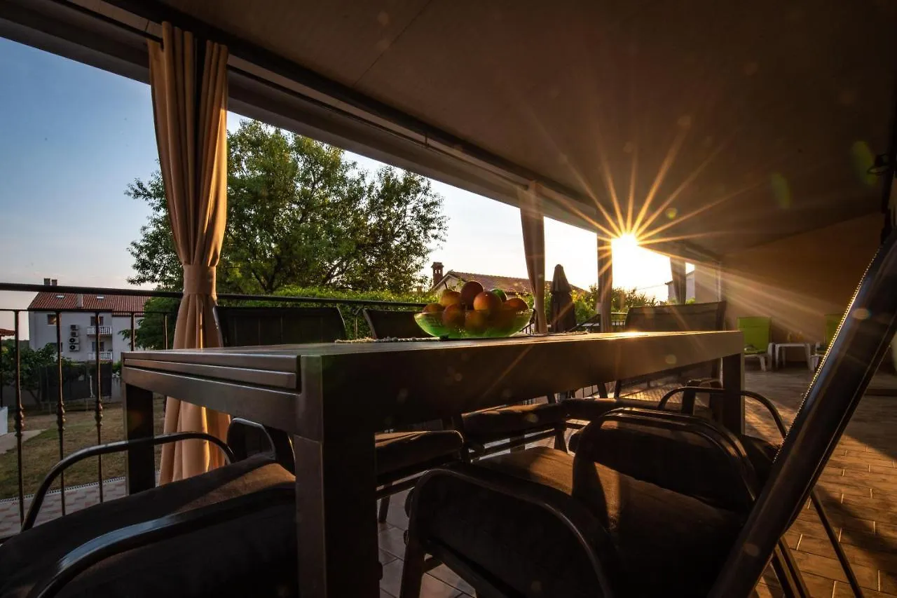 Vacation House Maria, Big Garden, Private Parking Vinkuran Villa