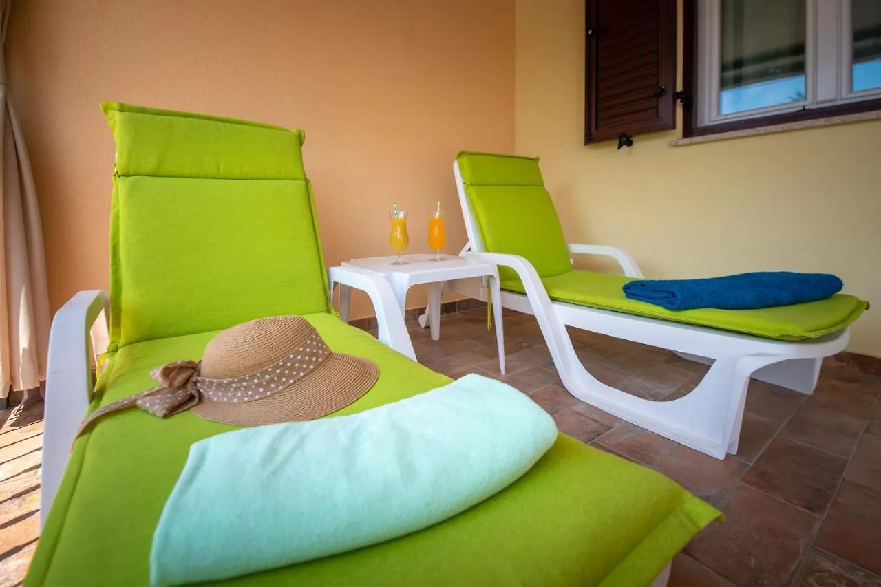 Vacation House Maria, Big Garden, Private Parking Vinkuran