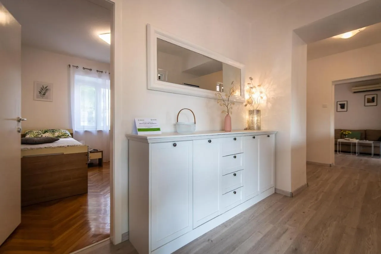 Vacation House Maria, Big Garden, Private Parking Vinkuran Villa