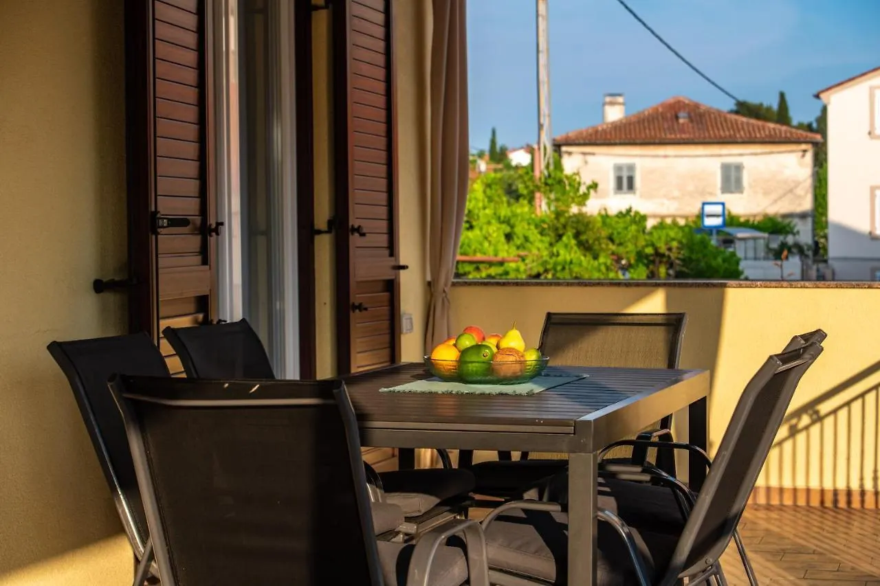 Vacation House Maria, Big Garden, Private Parking Vinkuran