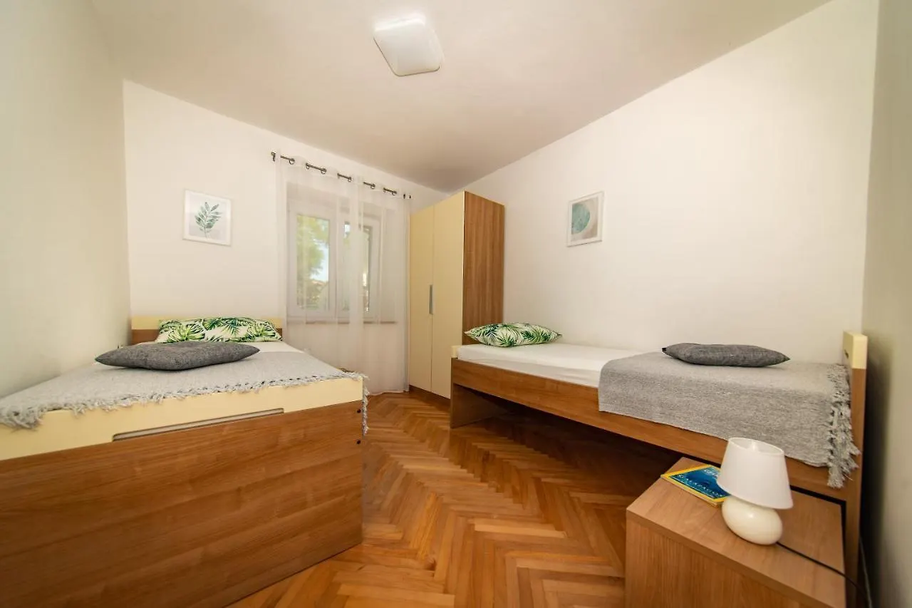 Vacation House Maria, Big Garden, Private Parking Vinkuran