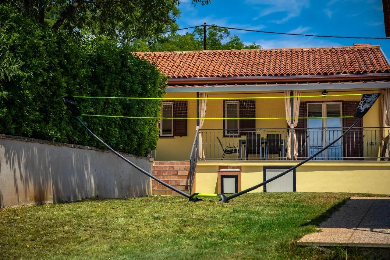 Vacation House Maria, Big Garden, Private Parking Vinkuran 0*,  Croatia