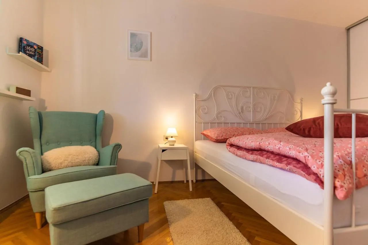 Vacation House Maria, Big Garden, Private Parking Vinkuran Villa
